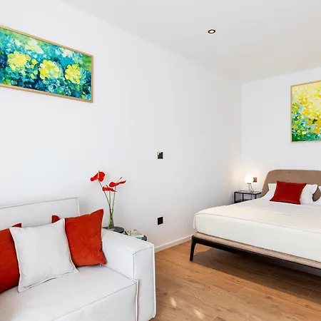 Rooftop & Konukevi 3*